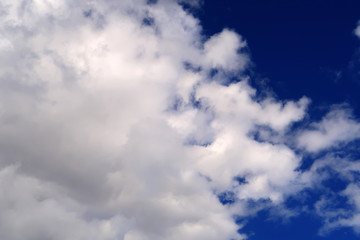 Naklejka na ściany i meble A scenic sky scene with big white fluffy clouds