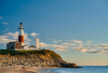 Montauk Lighthouse and beach, Long Island, New York, USA. - obrazy, fototapety, plakaty