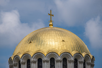 Fototapeta na wymiar Golden domes of St. Alexander Nevsky Cathedral, 1882-1912, neo-byzantine style, Bulgarian Orthodox, Sofia, Bulgaria.