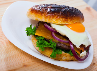 Cheeseburger with fried egg