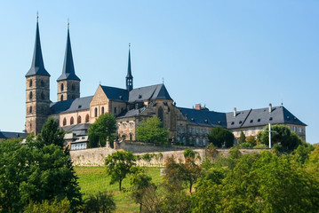 Fototapeta na wymiar Bamberg cathedral with park