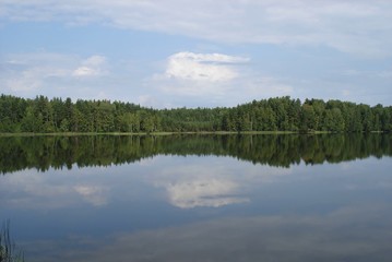 Obraz premium reflection of clouds on the smooth surface of the lake