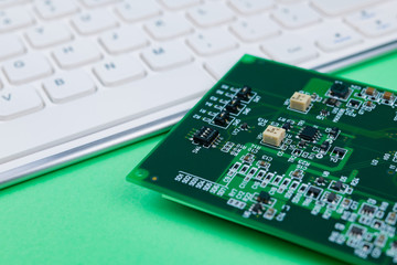 基板　電子部品　パソコン　キーボード　先端技術　イメージ