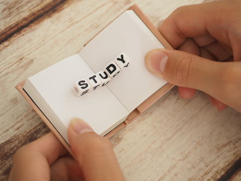 「勉学」の画像 - 2,234 件の Stock 写真、ベクターおよびビデオ | Adobe Stock