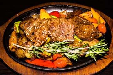 еда, меню, блюдо,блюда, мясо, ресторан, food, meat, meal, dinner, plate, beef, grilled, steak, chicken, vegetable, dish, pork, lunch, restaurant, gourmet, tomato, closeup, cuisine, vegetables, barbecu