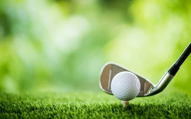 Foto auf Acrylglas golf ball on tee to tee off © antpkr