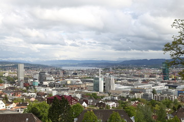 Fototapeta na wymiar Aussicht über Zürich vom Hönggerberg, Schweiz
