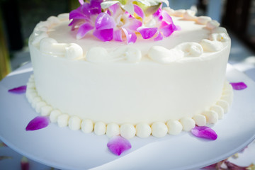 Obraz na płótnie Canvas Wedding Cake with Orchids