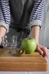 Table with green smoothie ingredients