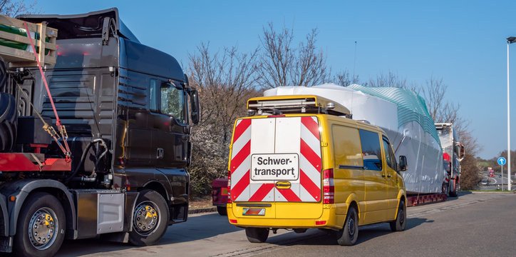 Sicherungsfahrzeug f&uuml;r Begleitung von Schwertransporten