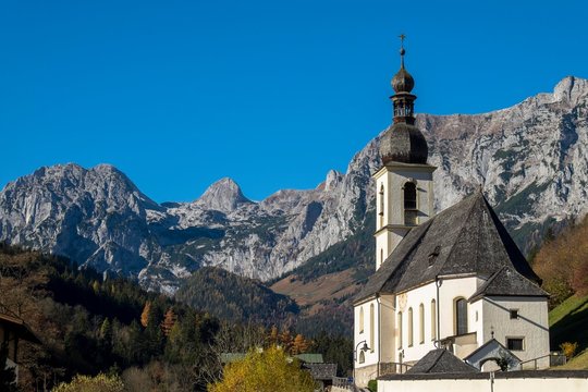 Parish Church of St. Sebastian, Reiteralpe behind, Berchtesgaden Alps, Ramsau bei Berchtesgaden, Bavaria, Upper Bavaria, Germany, Europe