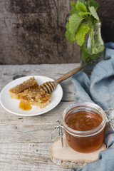 Honey jar with honeycomb pieces