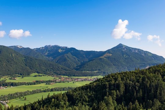 Kampenwand and Hochplatte, Schleching in Achental valley, Chiemgau Alps, Chiemgau, Upper Bavaria, Bavaria, Germany, Europe