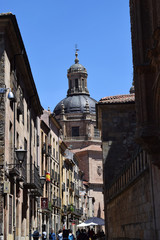 Fototapeta na wymiar Calles históricas y monumentales de Salamanca, España.