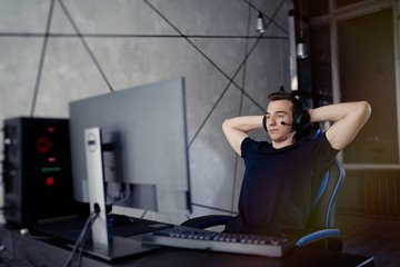 Young  gamer playing online video games on computer and satisfied after won his last and the hardest battle    © D'Action Images