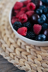 Fototapeta na wymiar berries in a bowl