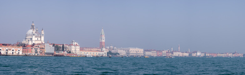 Fototapeta na wymiar Panorama sur Venise
