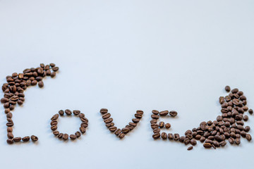 Schriftzug Love aus Kaffeebohnen für Kaffeeliebhaber höchster Kaffeegenuss