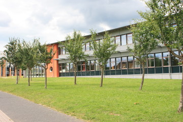 Fototapeta na wymiar Schule , Schulgebäude