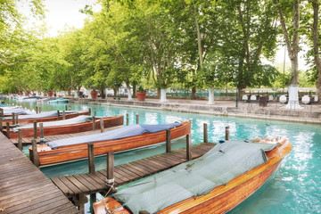 Obraz premium Wooden boats moored on of Thiou river canal in Annecy, France