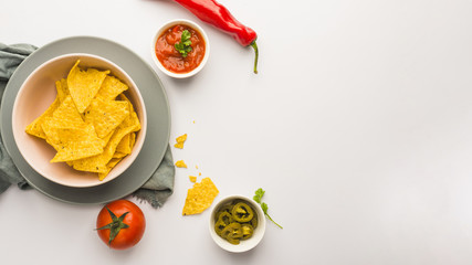 Dipping nacho chips