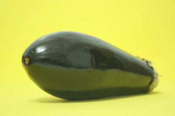 BERENJENA SOBRE AMARILLO 2