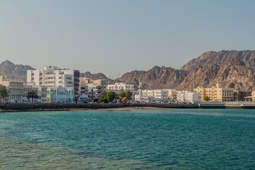Fototapeta premium MUSCAT, OMAN - FEBRUARY 22, 2017: Buildings at Mutrah Corniche in Muscat, Oman