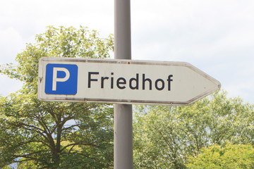 Schild " Friedhof"