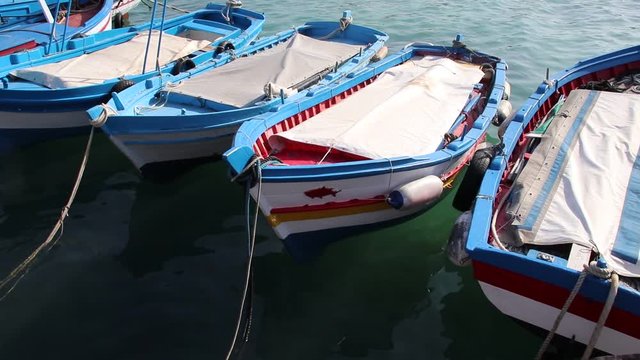 Particolare di barche di pescatori ormeggiate nel porticciolo di Mondello in Provincia di Palermo