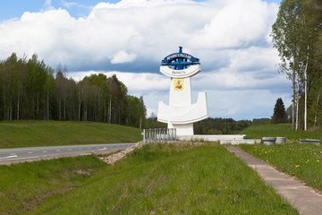 Stela at the entrance to the Arkhangelsk region on the highway M 8