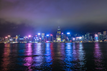 Fototapeta na wymiar 香港 ビクトリアハーバー 夜景 曇天