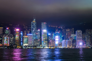 Fototapeta na wymiar 香港 ビクトリアハーバー 夜景 曇天