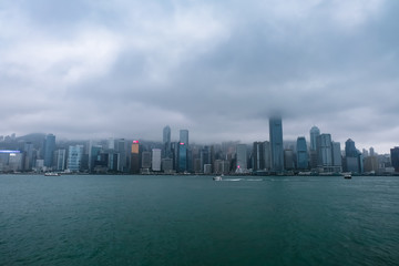 Fototapeta premium Port Wiktorii w Hongkongu Pochmurno