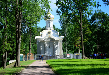 Fototapeta na wymiar church in the park