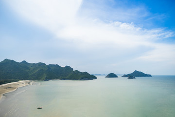 Obraz na płótnie Canvas Beach and coast seen from a viewpoint in Sam Roi Yod National Park, Thailand