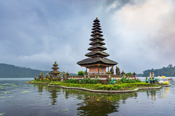 Fototapeta na wymiar Pura Ulun Danu Bratan temple in Bratan lake, is famous tourist attraction destination in Bali island, Indonesia