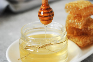 Fototapeta na wymiar Pouring honey