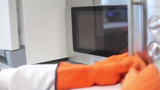 Mikrowelle im Labor Experimente Wissenschaft