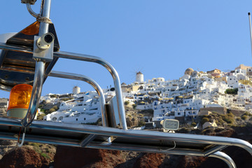 Santorini widok z łodzi.