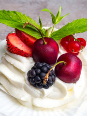 pavlova delicious whispy cake with berry