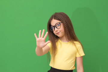 child shows his fingers on his hand