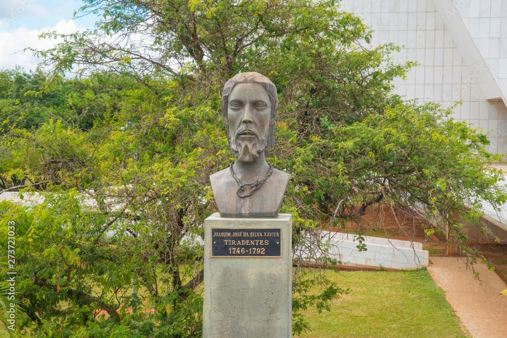 Wall mural a view of tiradentes statue in brasilia, brazil