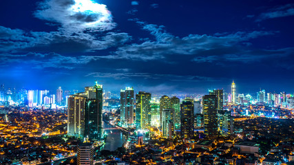 Rising Moon over the skyline of Metro Manila - obrazy, fototapety, plakaty