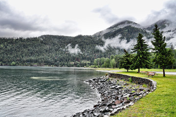 A walk along the lake at high altitude