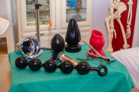Doktorspiele BDSM Spekulum Untersuchung