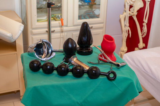 Doktorspiele BDSM Spekulum Untersuchung