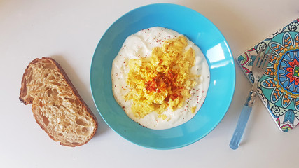 Fried Eggs with Yoghurt