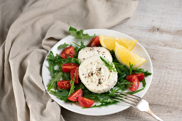 Mozzarella salad with arugula