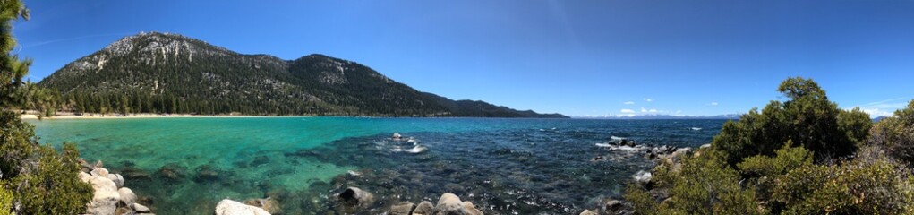 Obraz premium Lake Tahoe - Azurblau im Winter