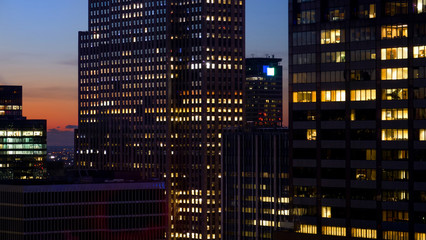Fototapeta na wymiar CLOSE UP: Spectacular shot of skyscrapers in New York lighting up at sunset.